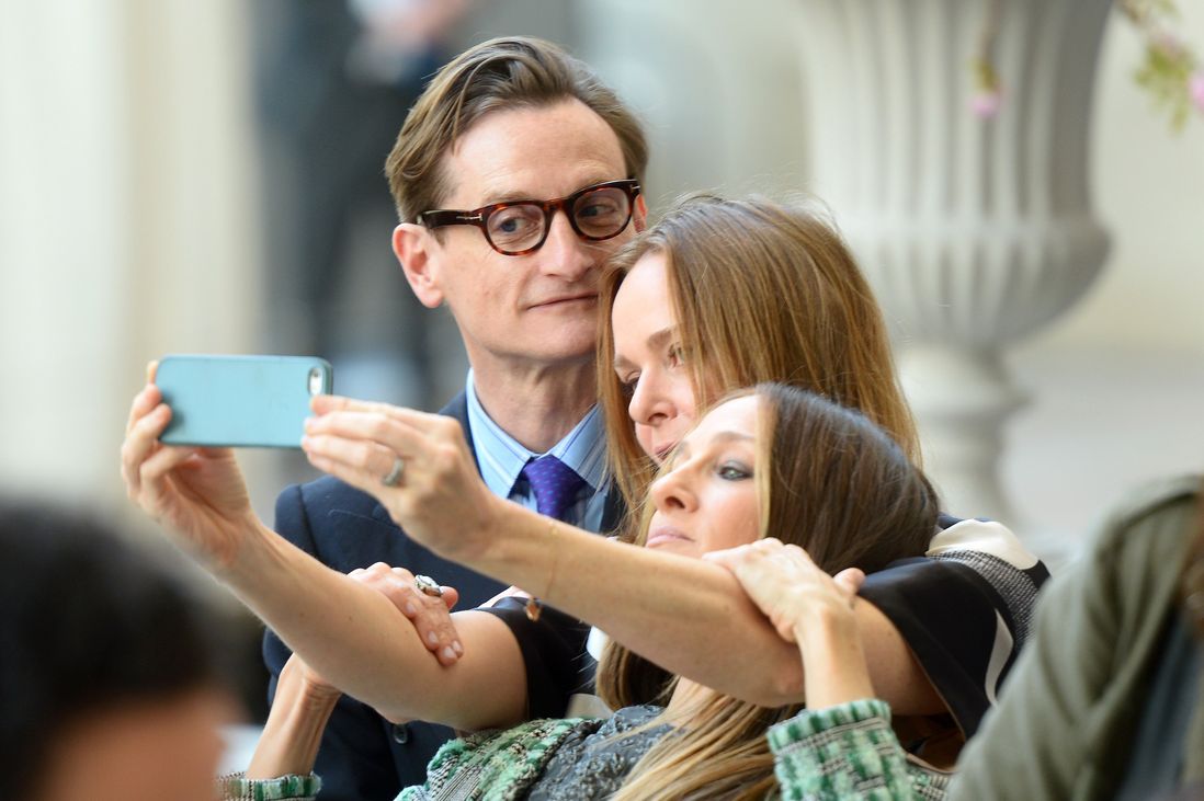 Hamish Bowles, Stella McCartney and Sarah Jessica Parker take a selfie